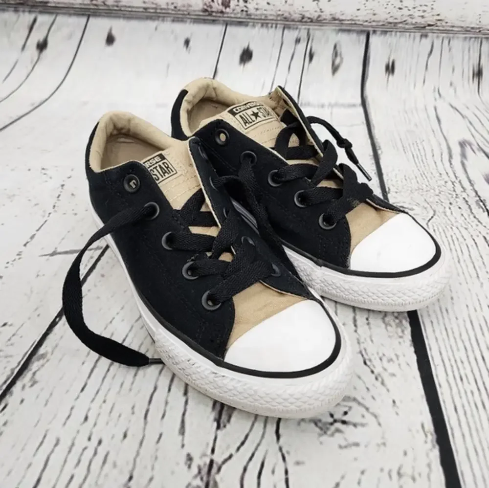 Converse Black Tan Low Top Sneakers Junior Size‎ 2